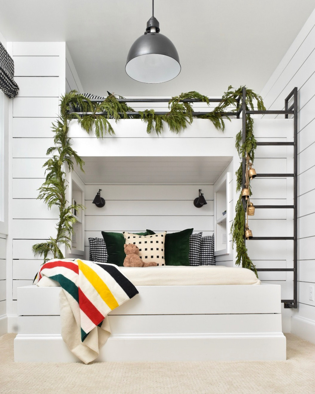 How to Keep Garland Fresh All Season Long Pretty Domesticated