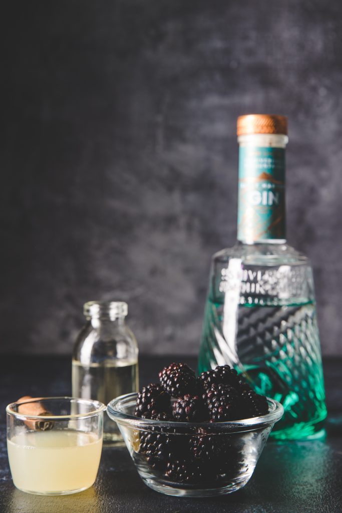 How to Make a Bramble Cocktail - Pretty Domesticated