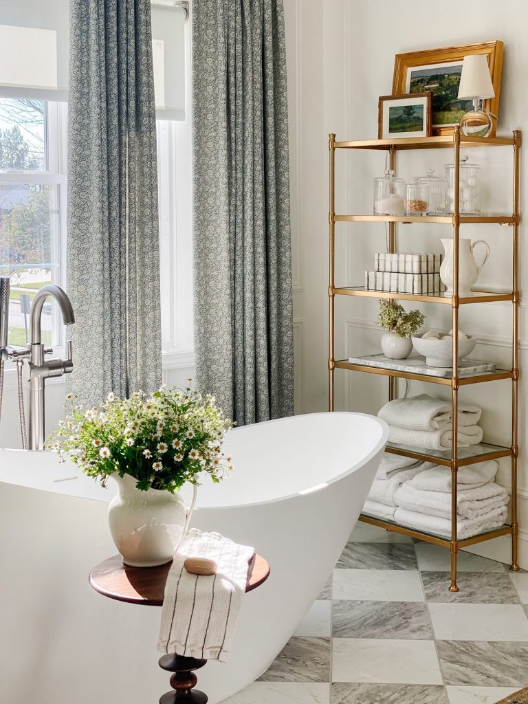 Mixed metals in a primary bathroom.